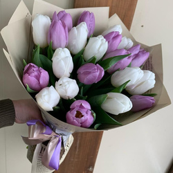 Букет цветов с тюльпанами